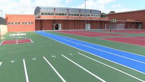 El colegio público San José de Calasanz de Bigastro estrena un patio más moderno y accesible