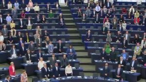 Minuto de silencio en el Parlamento Europeo por las víctimas de las inundaciones en España