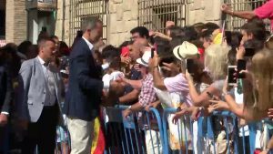 Caluroso recibimiento del pueblo oriolano a Sus Majestades