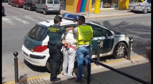 La Guardia Civil detiene en Crevillente y en Torrevieja a tres personas por hurtos en vehículos