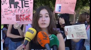 Alumnos de la EASDO se manifiestan ante la falta de 11 profesores