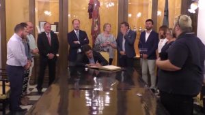 Carlos Mazón expone en Orihuela que el agua es prioritaria para su nuevo equipo de gobierno