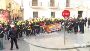Los bomberos de la Comunidad Valenciana se manifiestan contra la la Unidad Valenciana de Emergencias