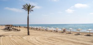 Guardamar prohíbe el baño en sus playas tras detectarse contaminación fecal