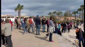 Distintos colectivos se concentran para "salvar" Cala Mosca, la última playa virgen de Orihuela