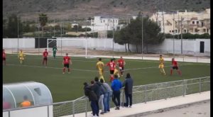 El Albatera venció por 1-2 en el derbi comarcal frente al Cox