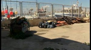 Continua acumulándose basura en el puerto pesquero de Torrevieja ante la pasividad de Generalitat