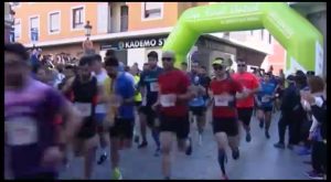 Más de 400 corredores participan en el II Cross urbano solidario