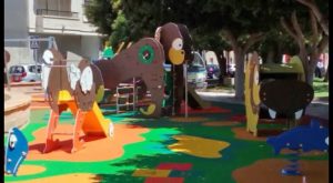 El parque infantil del malecón del Carmen se abre al público con una nueva imagen