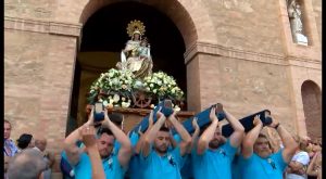 La Virgen del Carmen surca las aguas torrevejenses un año más