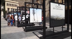 Se inaugura en Orihuela una muestra al aire libre de 20 artistas murcianos sobre la Cruz de Caravaca