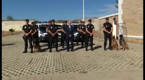 El GRO de la policía local de Torrevieja estrena dependencias y exhibe su unidad canina