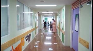 El área de Pediatria del Hospital Vega Baja se convierte en un “bosque mágico”