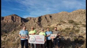 El Grupo oriolano de montaña GOM organiza jornada limpieza sendero de la Cruz de la Muela