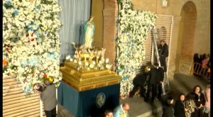 Cientos de personas participaron en la Ofrenda Floral a la Purísima