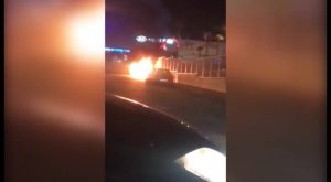 Un incendio calcina un vehículo estacionado en el Polígono Empresarial de Torrevieja