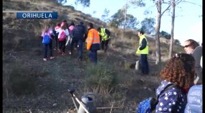 Unos 100 escolares celebran el Día del Árbol en Orihuela plantando unos 400 ejemplares