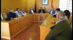 El alcalde de Benferri firma un manifiesto de apoyo a los regantes