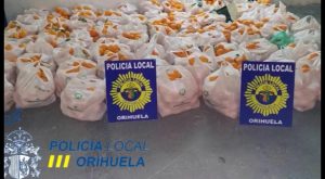 La Policía de Orihuela sorprende “in franganti” y detiene a 5 personas por robar 1200 kg de naranjas