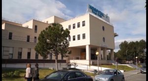 La falta de personal en el Hospital comarcal enfrenta a PP y PSOE