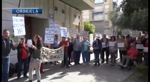 Más de medio centenar de personas de la comarca han exigido en una protesta “unas pensiones dignas”