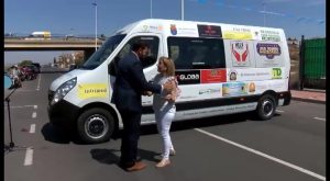 Un microbus para trasladar a los enfermos de alzheimer de la comarca