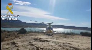 Guardia Civil de San Miguel de Salinas rescatan a un ciclista herido en el Embalse de la Pedrera