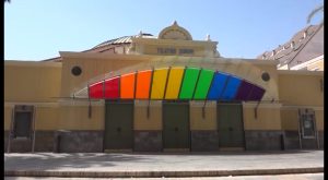 Orihuela amanece teñida de los colores del arcoíris pero solo por unas horas