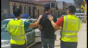 La Guardia Civil detiene en Jacarilla al gestor de una compañía de seguros por presunta estafa