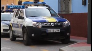 Condecoran a dos policías locales de Algorfa por intervenir en un posible caso de violencia machista