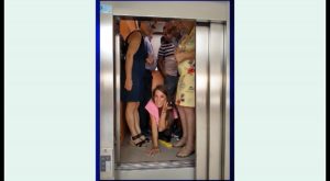 Se quedan atrapados en el ascensor del Ayuntamiento de San Miguel de Salinas cuando iban a casarse