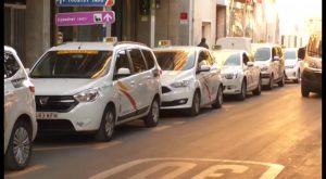 Orihuela se suma a la huelga de taxis ofreciendo solo servicios mínimos