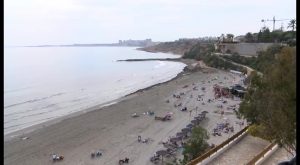 Las playas de Orihuela vuelven a tener chiringuitos y hamacas a partir de la próxima semana