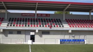 El Campo de Fútbol de Cox estrena gradas y vestuarios que responden a una gran demanda