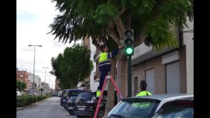 Albatera mejora la seguridad del tráfico con el cambio de los semáforos a tecnología LED