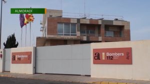 Una niña se enreda el brazo con un yoyó y acude al Parque de Bomberos de Almoradí