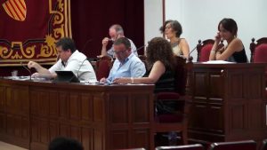 El grupo socialista de Almoradí pierde dos de sus concejales que pasan a los “no adscritos”