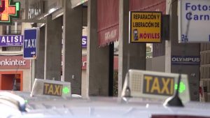 Transporte informa a las asociaciones de taxistas sobre las pruebas de capacitación