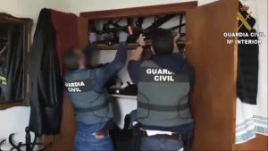 La Guardia Civil detiene en Torrevieja a los autores del robo de cerca de un centenar de bicicletas