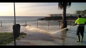 Una hidrolimpiadora más para la costa de Orihuela