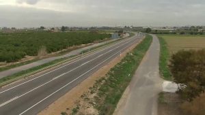 Almoradí erradica una escombrera en el camino de Los Mazones