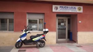 La Policía Local de Catral se forma en la realización de controles de drogas a conductores