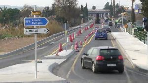 Dolores mejora la seguridad vial en el entorno del Instituto