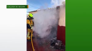 Arde un trastero situado en la azotea de un edificio callosino