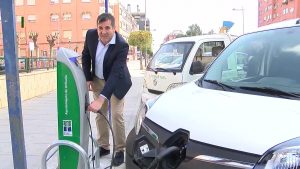 Orihuela presenta sus puntos de recarga para coches eléctricos