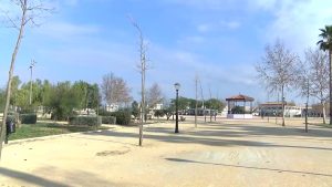 Área de juegos infantiles, pista de skate y zona para mascotas: así luce el Parque Béjar de Almoradí