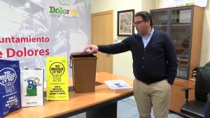 Dolores recogerá la basura de los vecinos puerta a puerta