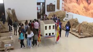 Estudiantes griegos descubren la cultura del cáñamo callosino