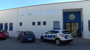 La Policía Local de Orihuela detiene a una mujer por realizar presuntamente varios hurtos