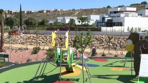 El ayuntamiento de Algorfa recupera zonas verdes en la Finca Golf